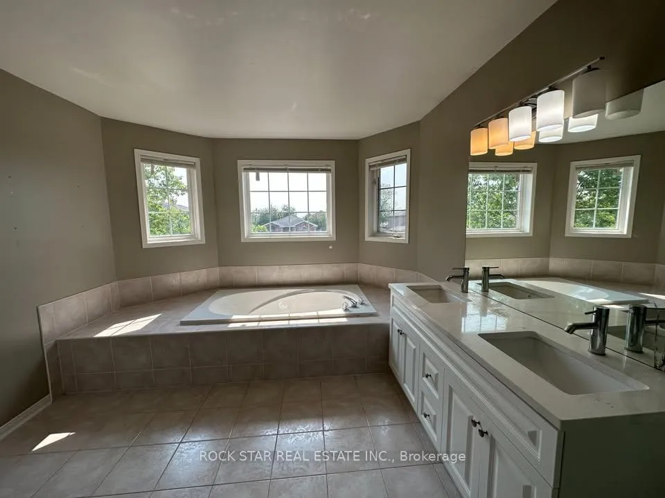 Photo 7 of Unit Upper, 31 Red Oak Drive, Barrie, Holly — HOMEH