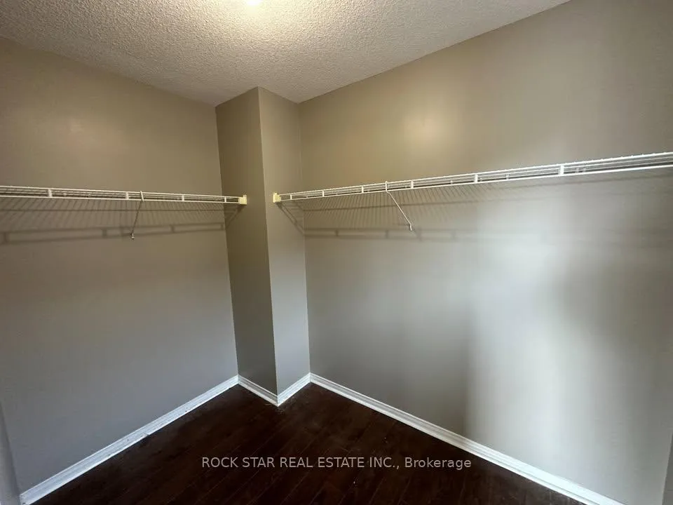 Photo 8 of Unit Upper, 31 Red Oak Drive, Barrie, Holly — HOMEH