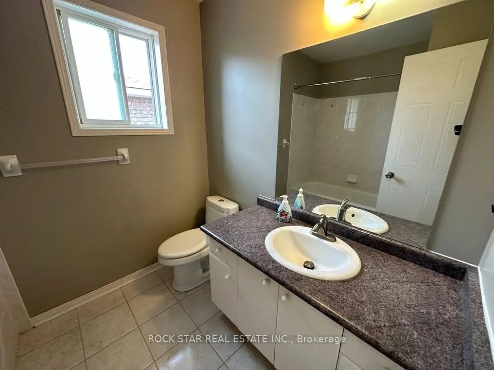 Photo 11 of Unit Upper, 31 Red Oak Drive, Barrie, Holly — HOMEH