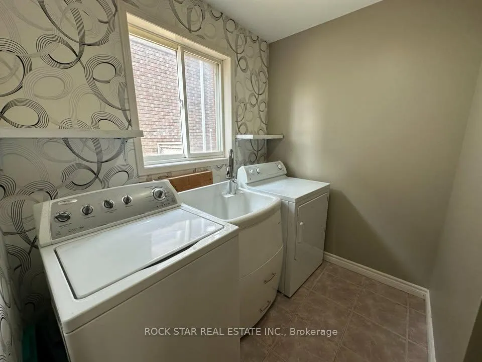 Photo 12 of Unit Upper, 31 Red Oak Drive, Barrie, Holly — HOMEH