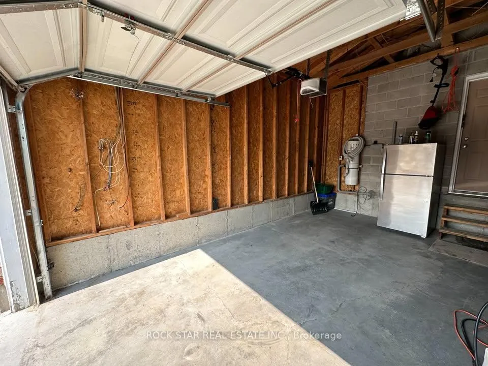 Photo 13 of Unit Upper, 31 Red Oak Drive, Barrie, Holly — HOMEH
