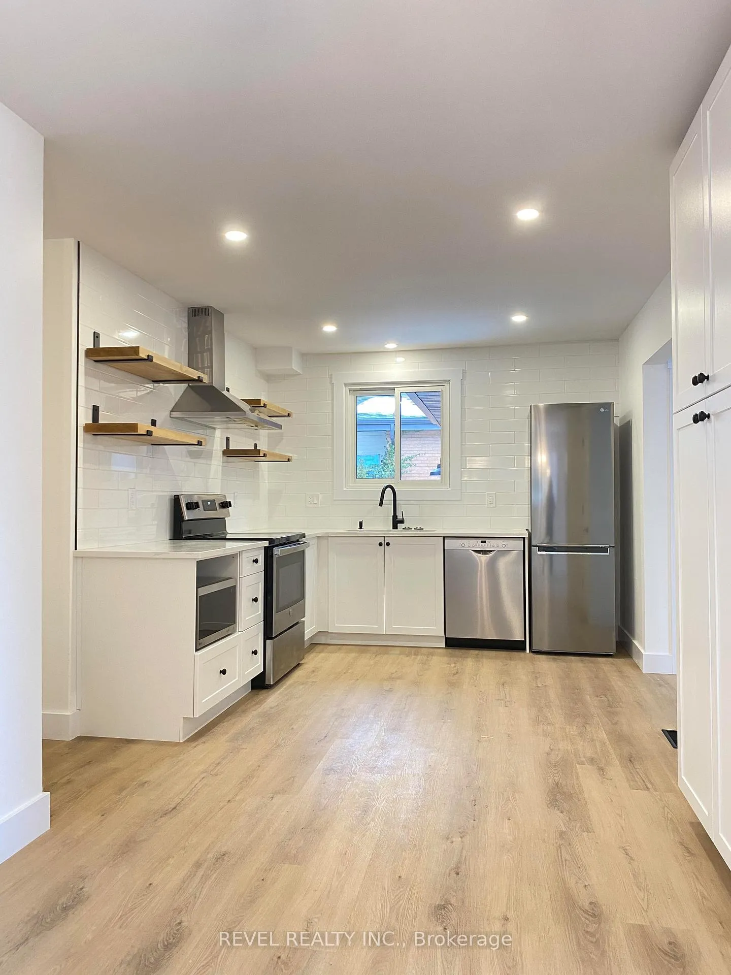 Photo 5 of 79 Inwood Crescent, Waterloo — HOMEH