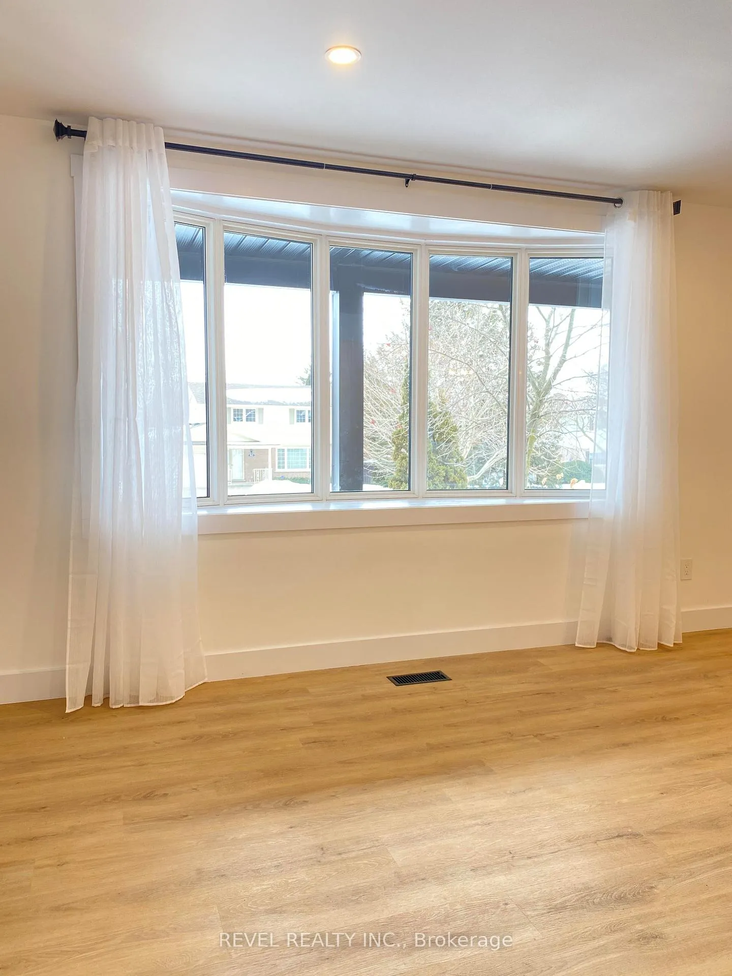Photo 8 of 79 Inwood Crescent, Waterloo — HOMEH