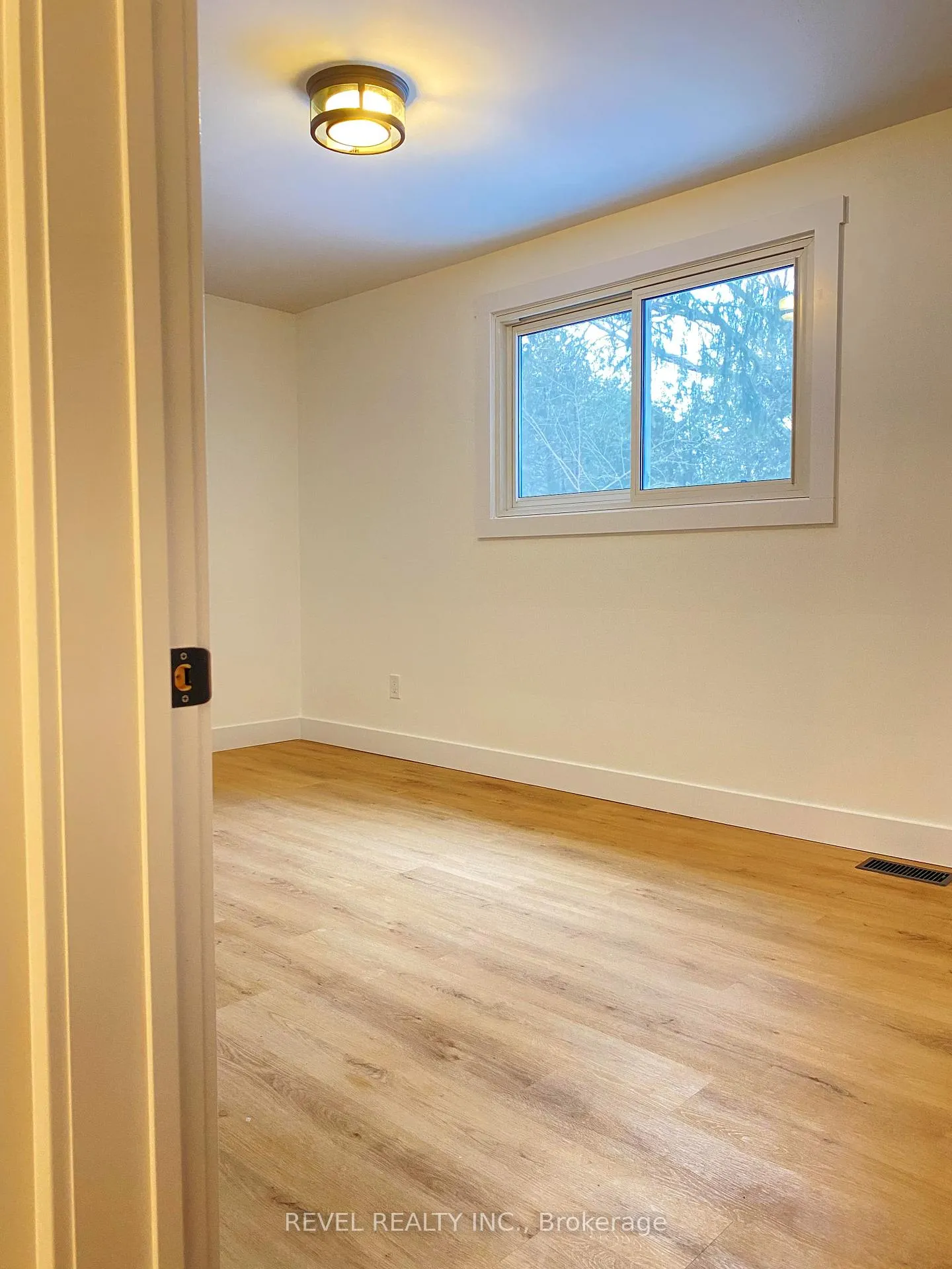 Photo 10 of 79 Inwood Crescent, Waterloo — HOMEH