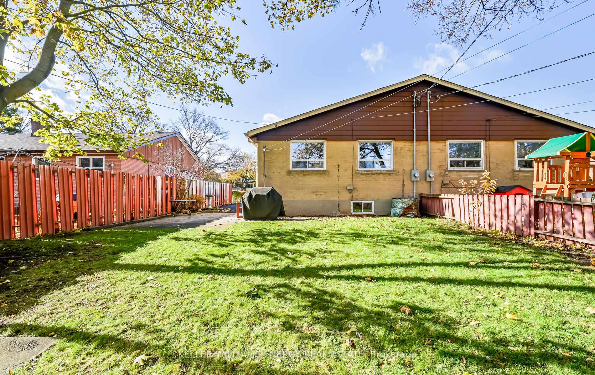 Photo 2 of 37 Billingsgate Crescent, Ajax, South East — HOMEH