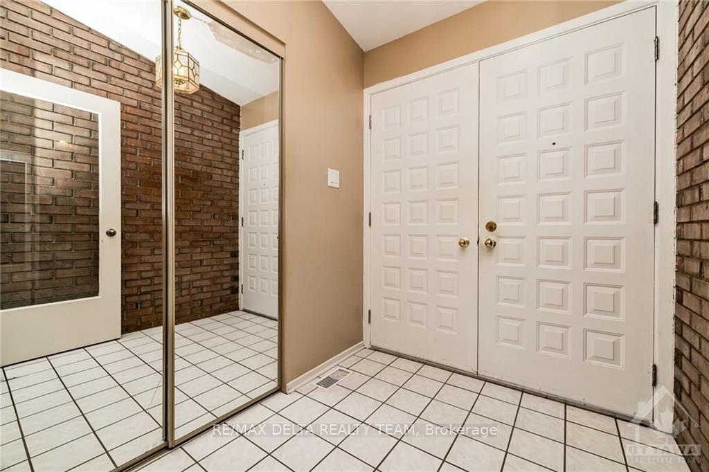 Photo 2 of 564 La Verendrye Drive, Ottawa, Beacon Hill North — HOMEH