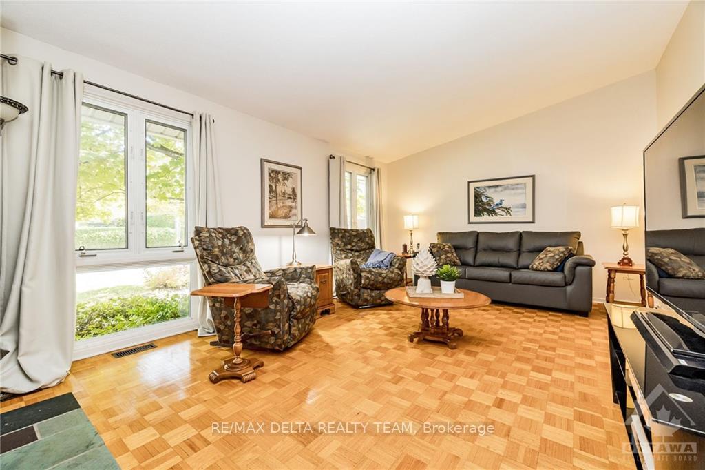 Photo 10 of 564 La Verendrye Drive, Ottawa, Beacon Hill North — HOMEH