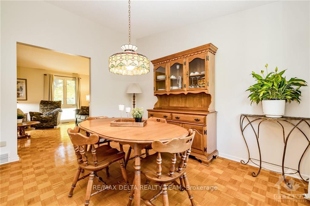 Photo 4 of 564 La Verendrye Drive, Ottawa, Beacon Hill North — HOMEH