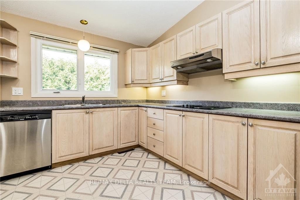 Photo 5 of 564 La Verendrye Drive, Ottawa, Beacon Hill North — HOMEH