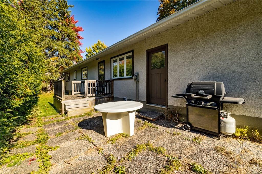 Photo 14 of 564 La Verendrye Drive, Ottawa, Beacon Hill North — HOMEH