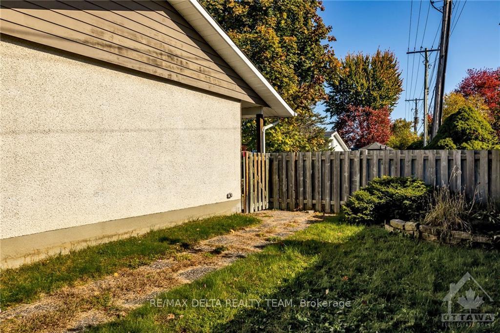 Photo 17 of 564 La Verendrye Drive, Ottawa, Beacon Hill North — HOMEH