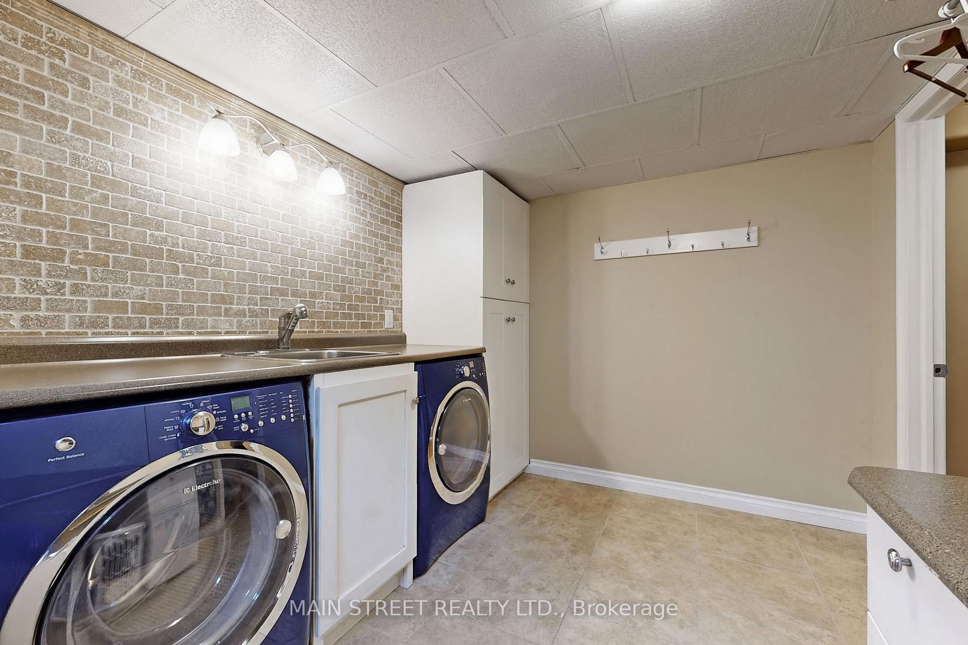 Photo 36 of 21 Munro Crescent, Uxbridge — HOMEH