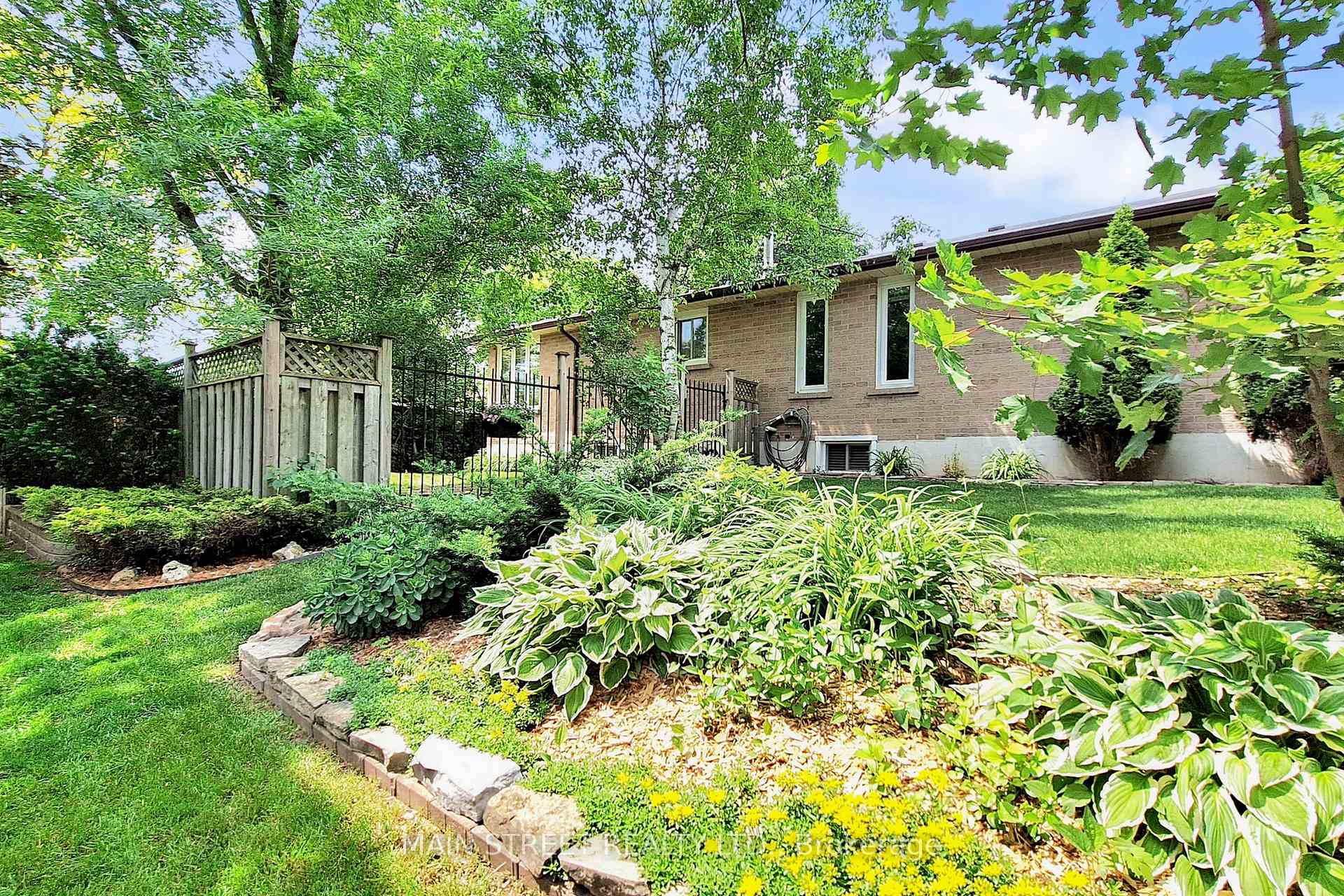 Photo 38 of 21 Munro Crescent, Uxbridge — HOMEH
