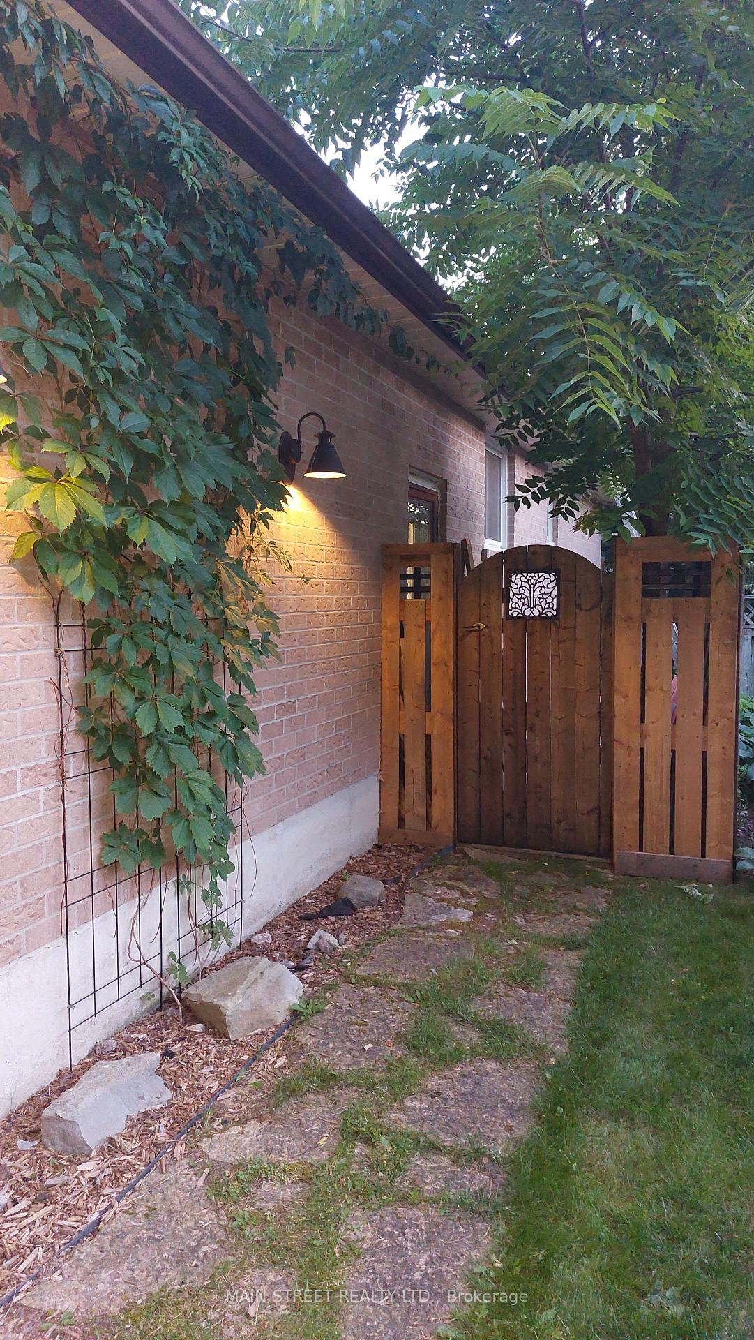 Photo 45 of 21 Munro Crescent, Uxbridge — HOMEH