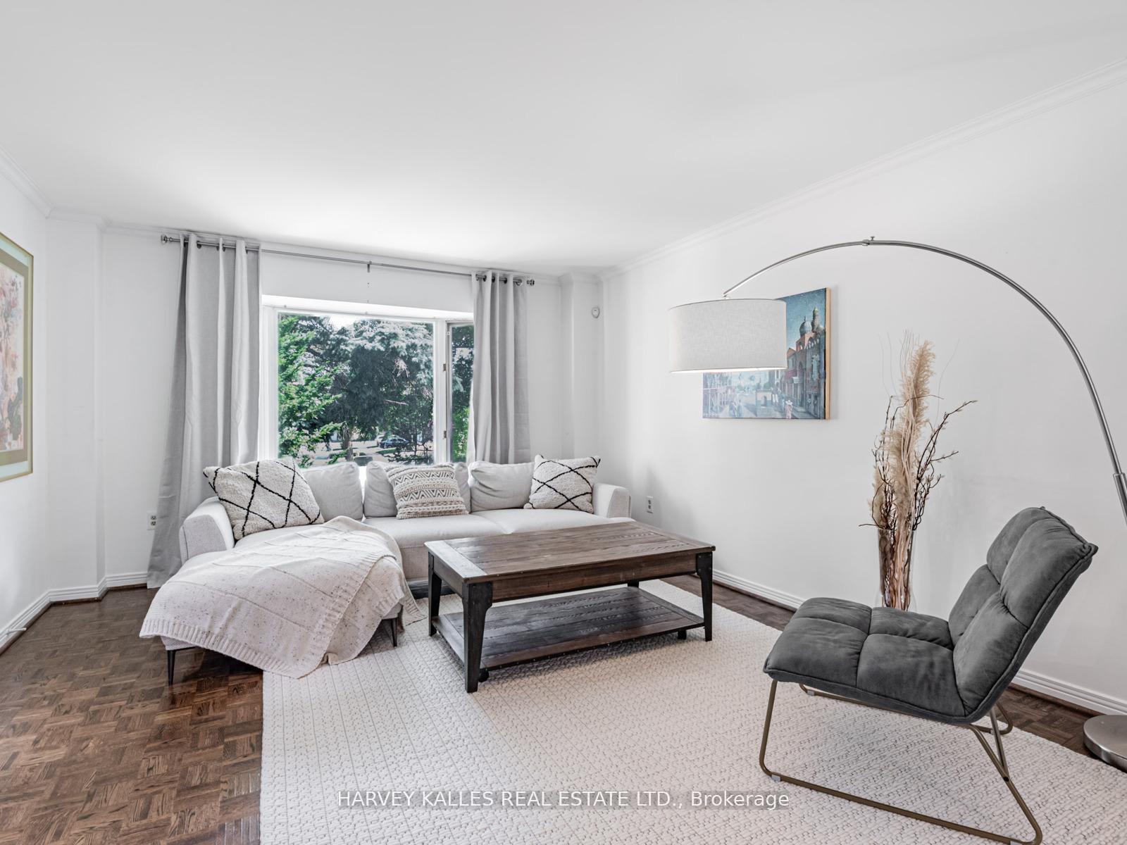Photo 6 of 85 Franmore Circle, Vaughan, Crestwood-Springfarm-Yorkhill — HOMEH