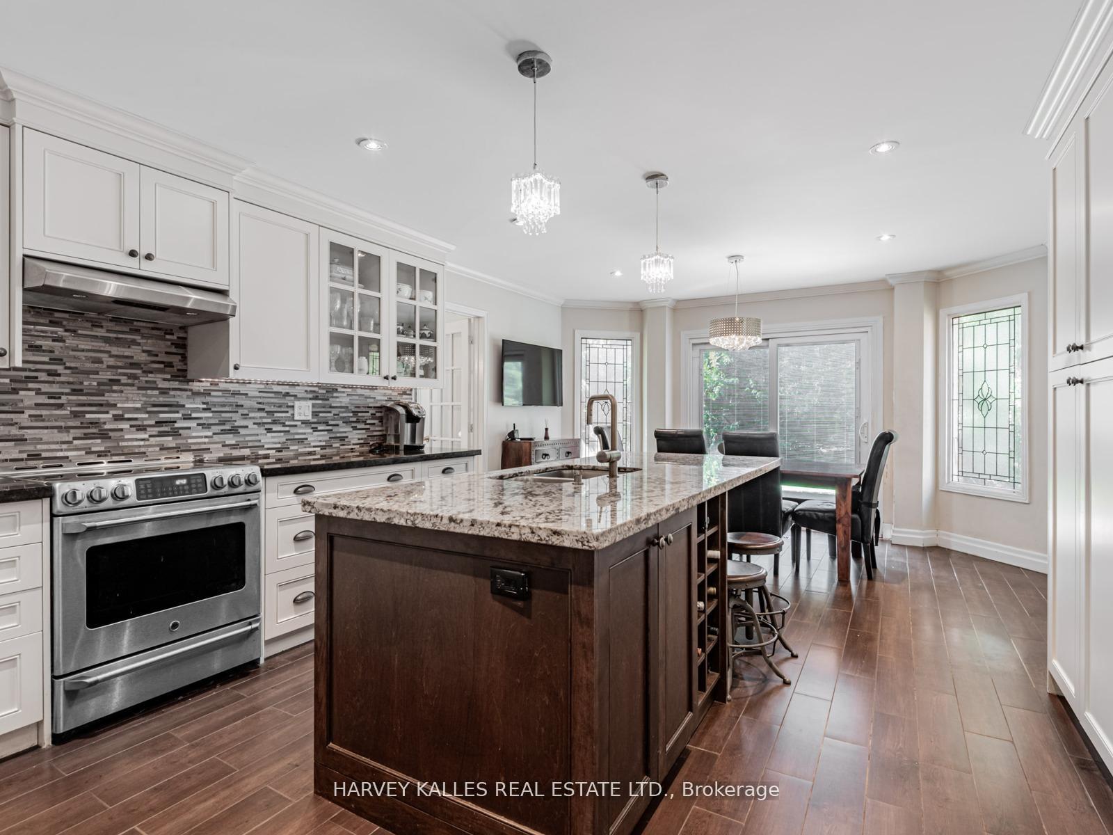 Photo 15 of 85 Franmore Circle, Vaughan, Crestwood-Springfarm-Yorkhill — HOMEH