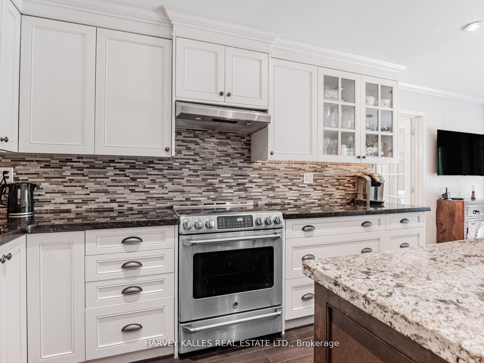 Photo 16 of 85 Franmore Circle, Vaughan, Crestwood-Springfarm-Yorkhill — HOMEH