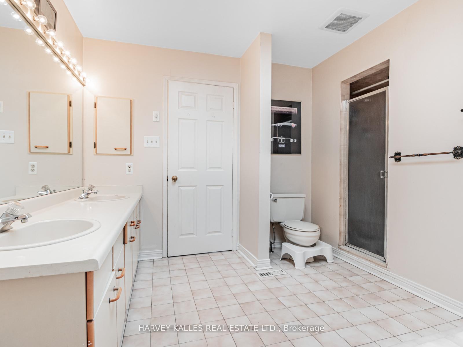 Photo 33 of 85 Franmore Circle, Vaughan, Crestwood-Springfarm-Yorkhill — HOMEH