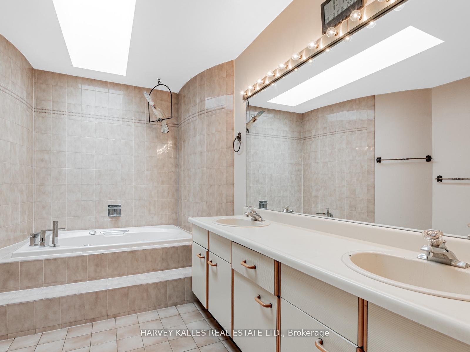 Photo 34 of 85 Franmore Circle, Vaughan, Crestwood-Springfarm-Yorkhill — HOMEH