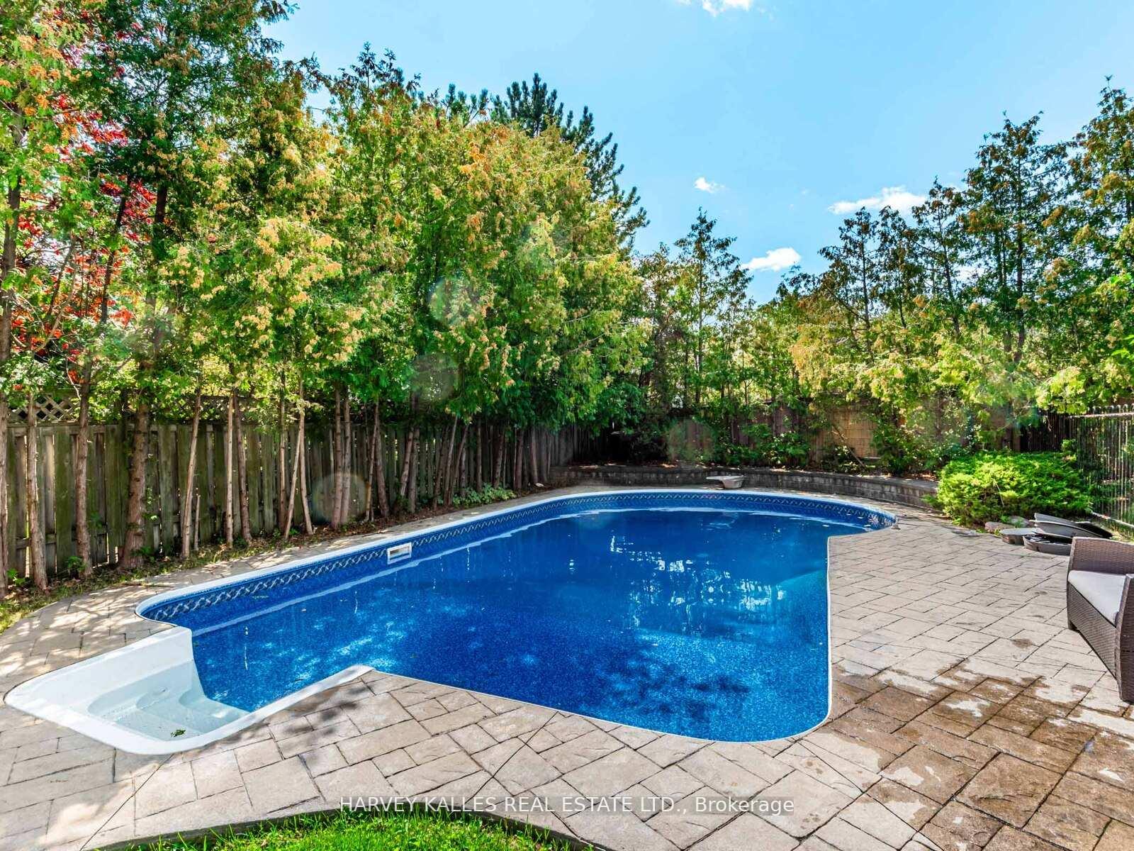 Photo 36 of 85 Franmore Circle, Vaughan, Crestwood-Springfarm-Yorkhill — HOMEH