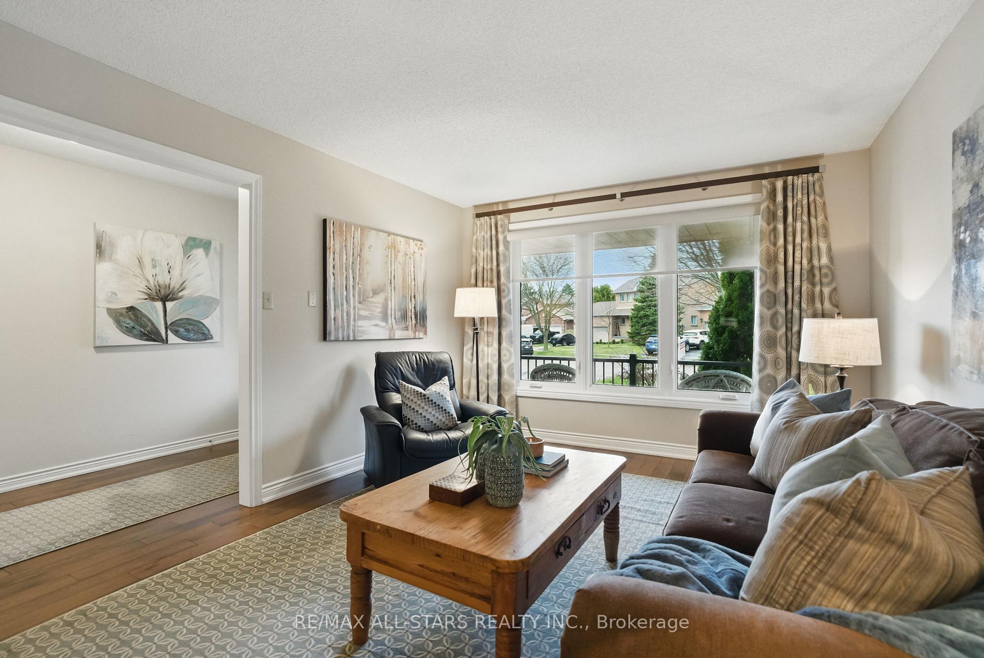 Photo 4 of 15 St Johns Court, Uxbridge — HOMEH