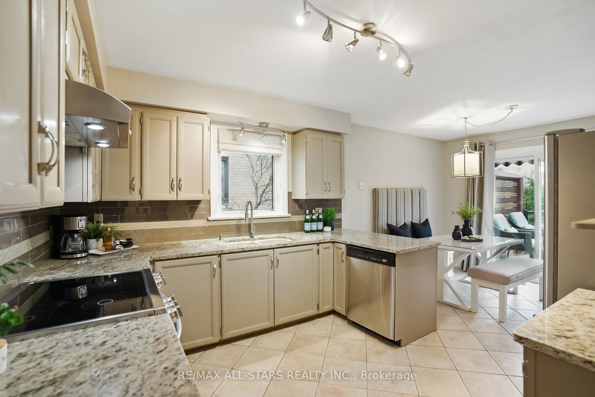 Photo 11 of 15 St Johns Court, Uxbridge — HOMEH