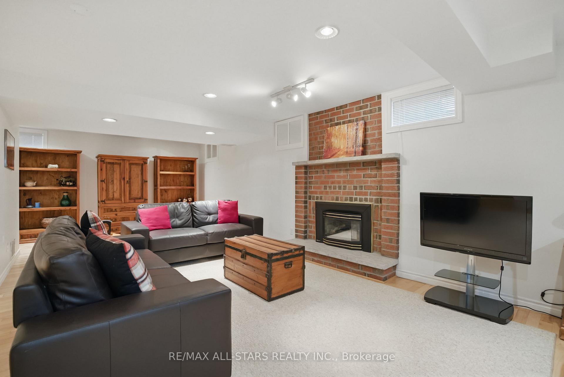 Photo 25 of 15 St Johns Court, Uxbridge — HOMEH