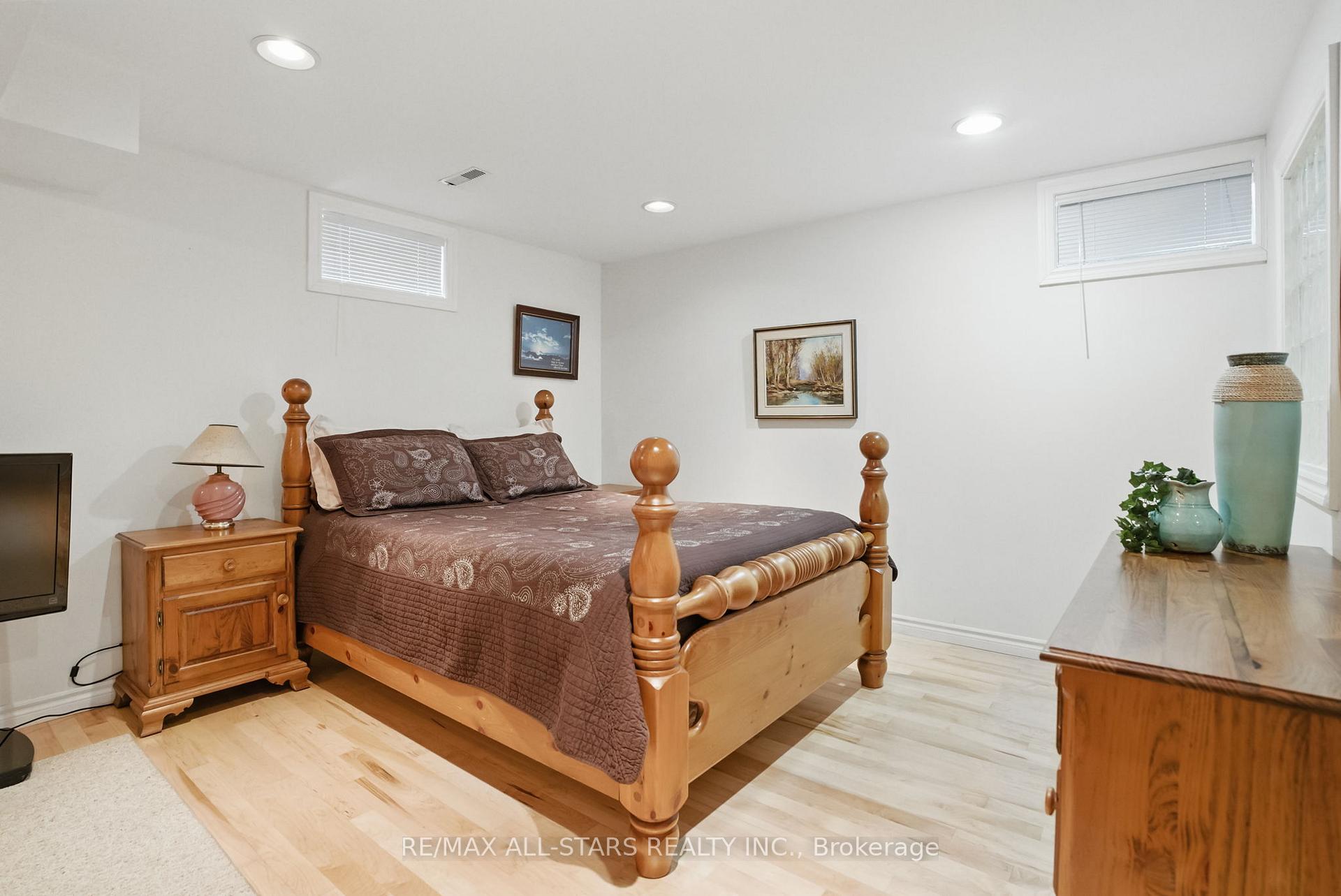 Photo 28 of 15 St Johns Court, Uxbridge — HOMEH