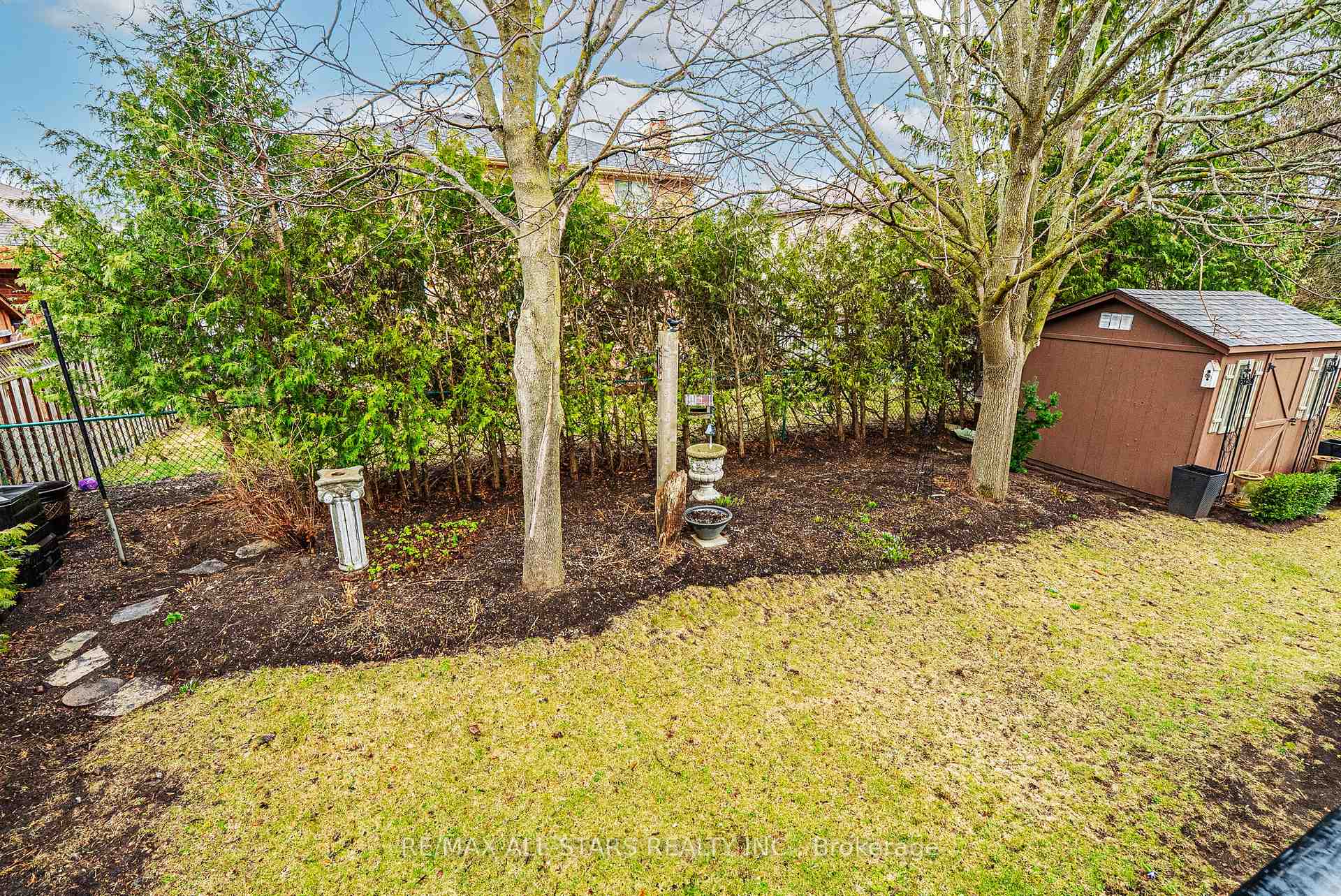 Photo 33 of 15 St Johns Court, Uxbridge — HOMEH