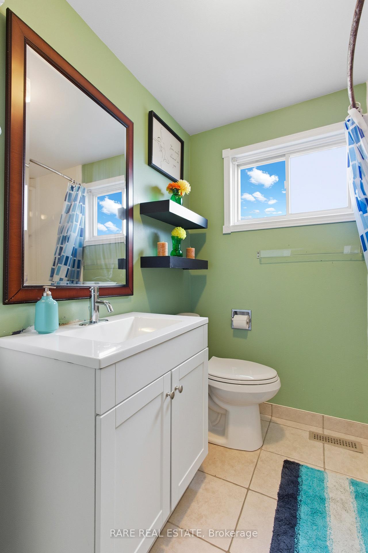 Photo 11 of 66 Springdale Drive, Barrie, Cundles East — HOMEH