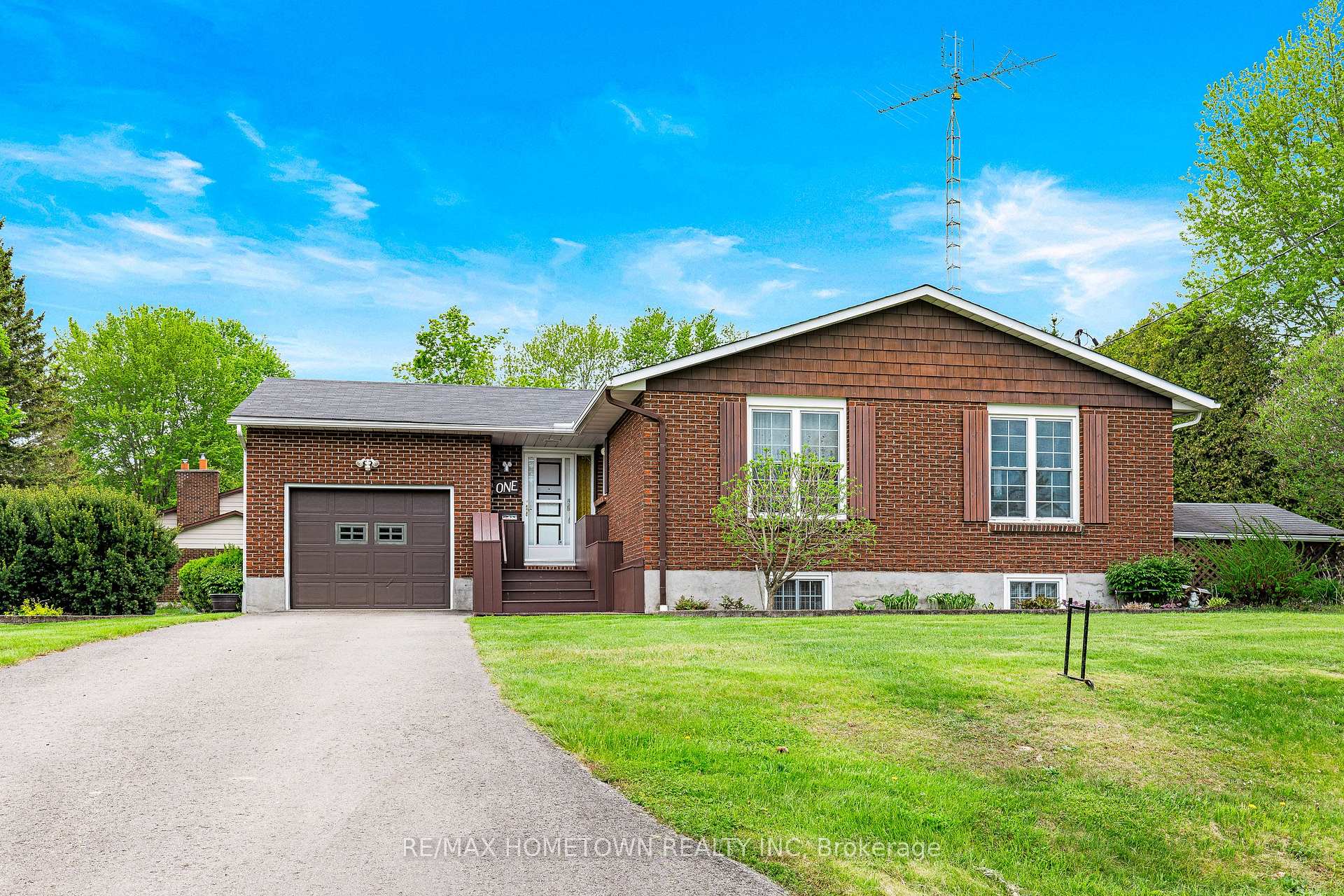 Photo 1 of 1 Maitland Drive, Augusta, Augusta Twp — HOMEH