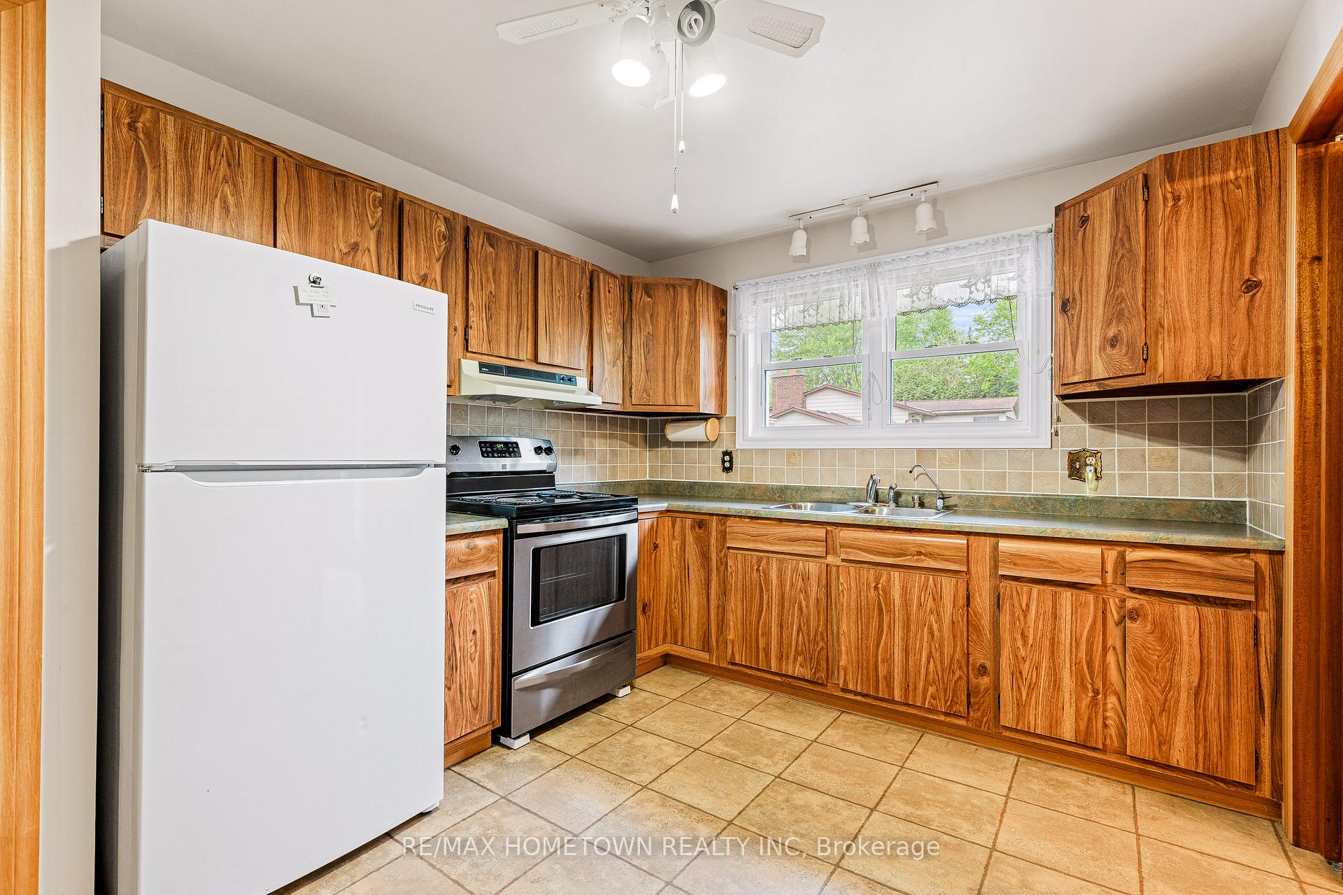 Photo 10 of 1 Maitland Drive, Augusta, Augusta Twp — HOMEH