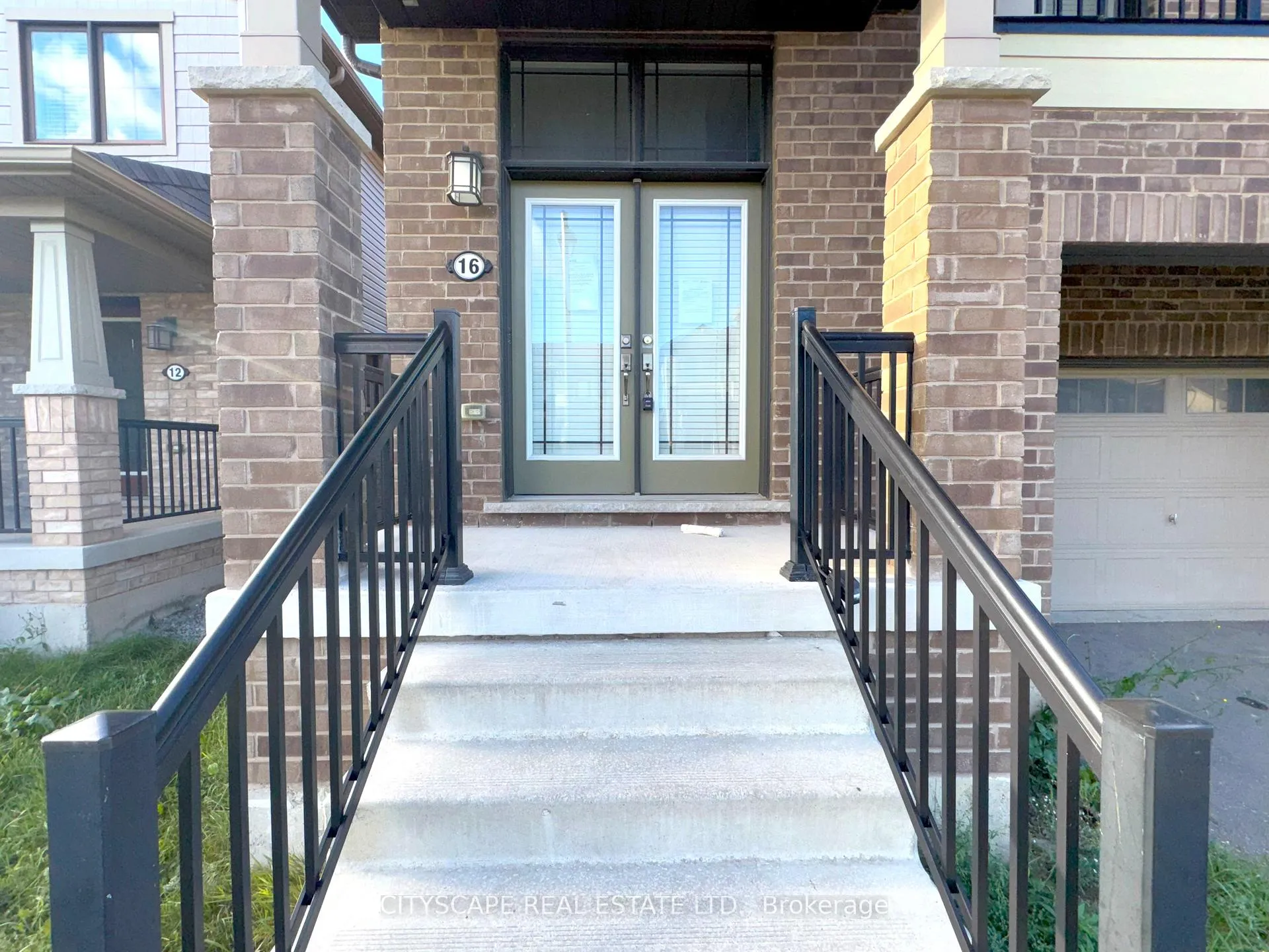 Photo 4 of 16 Pagebrook Crescent, Hamilton, Stoney Creek Mountain — HOMEH