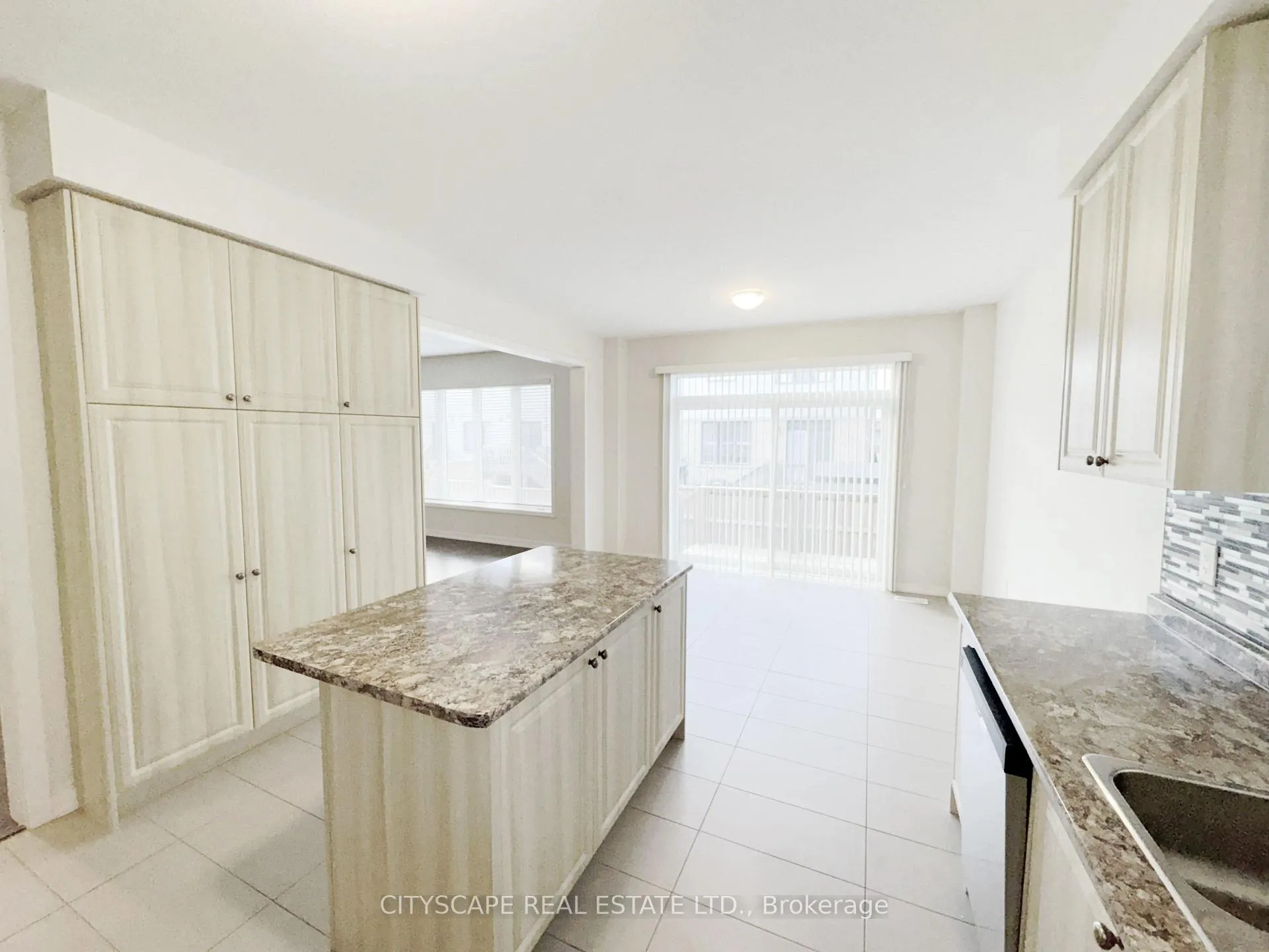 Photo 13 of 16 Pagebrook Crescent, Hamilton, Stoney Creek Mountain — HOMEH
