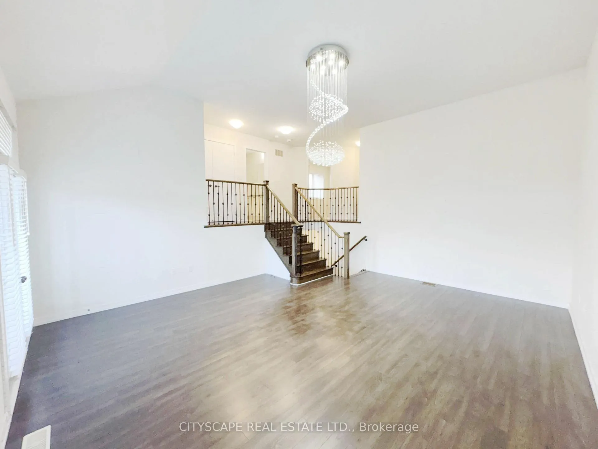 Photo 18 of 16 Pagebrook Crescent, Hamilton, Stoney Creek Mountain — HOMEH