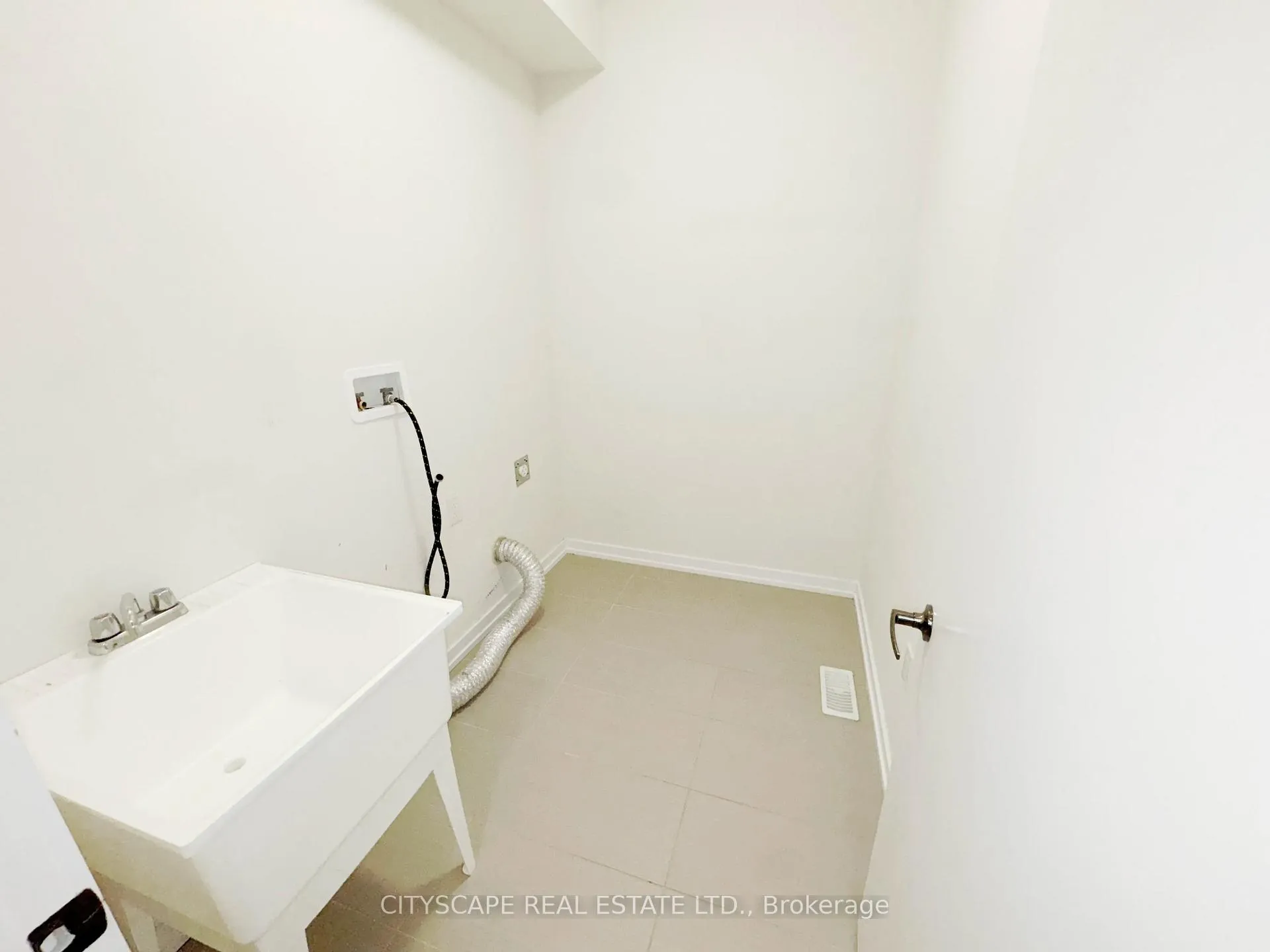 Photo 43 of 16 Pagebrook Crescent, Hamilton, Stoney Creek Mountain — HOMEH