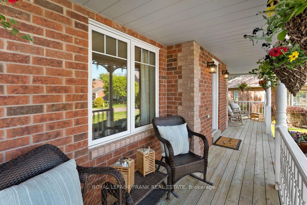 Photo 5 of 20 Galloway Crescent, Uxbridge — HOMEH