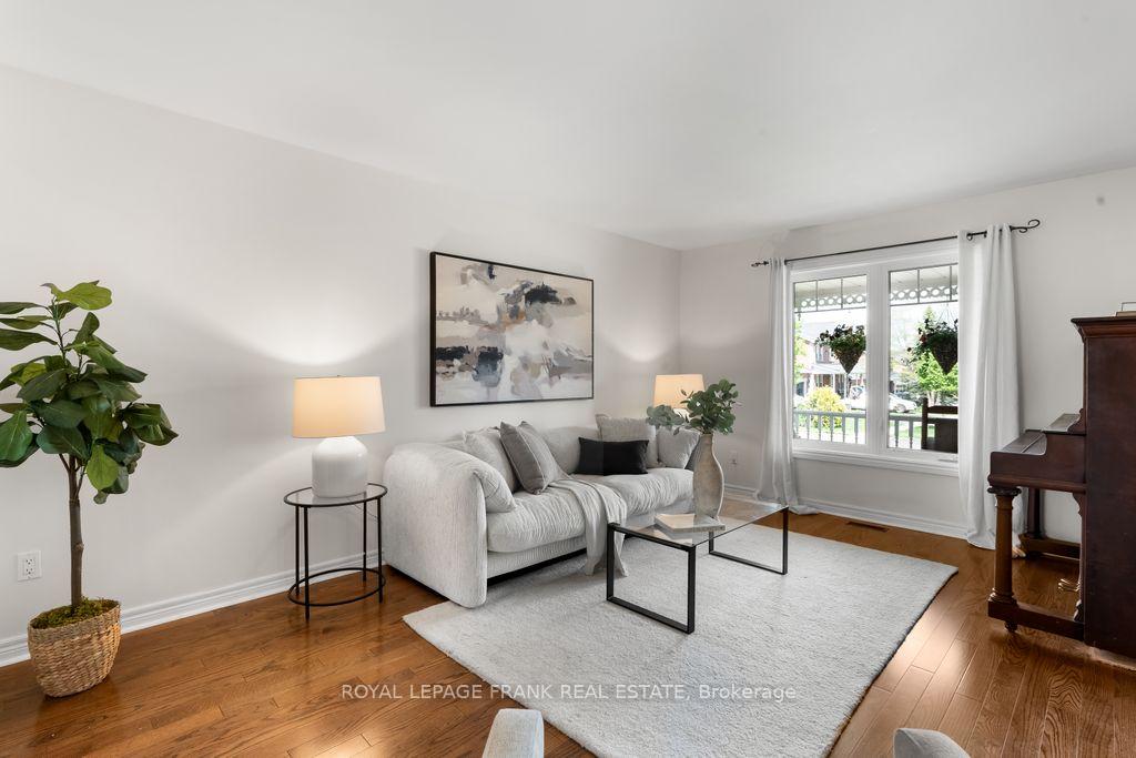 Photo 7 of 20 Galloway Crescent, Uxbridge — HOMEH