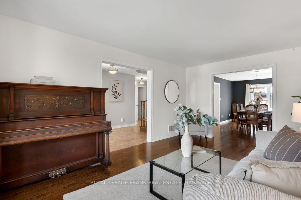 Photo 8 of 20 Galloway Crescent, Uxbridge — HOMEH