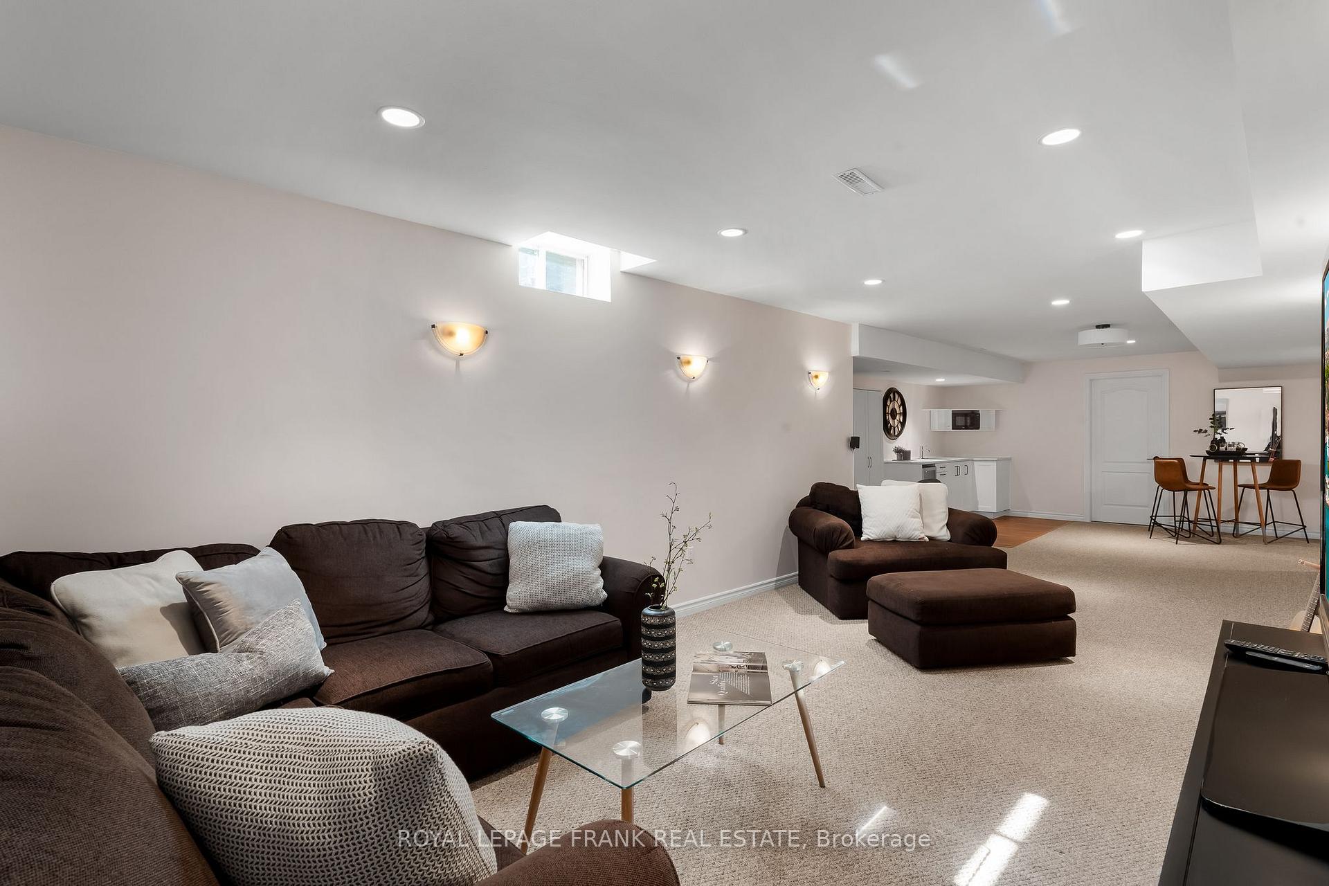 Photo 31 of 20 Galloway Crescent, Uxbridge — HOMEH