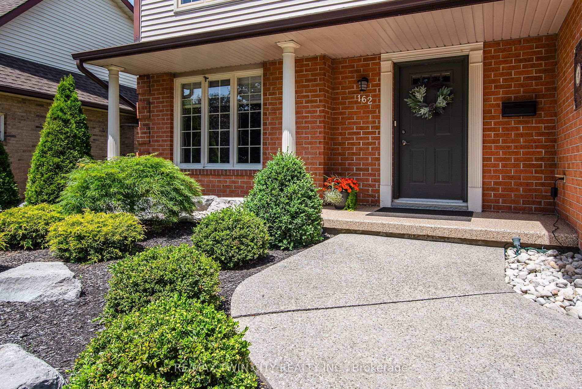 Photo 2 of 162 Ambleside Court, Waterloo — HOMEH