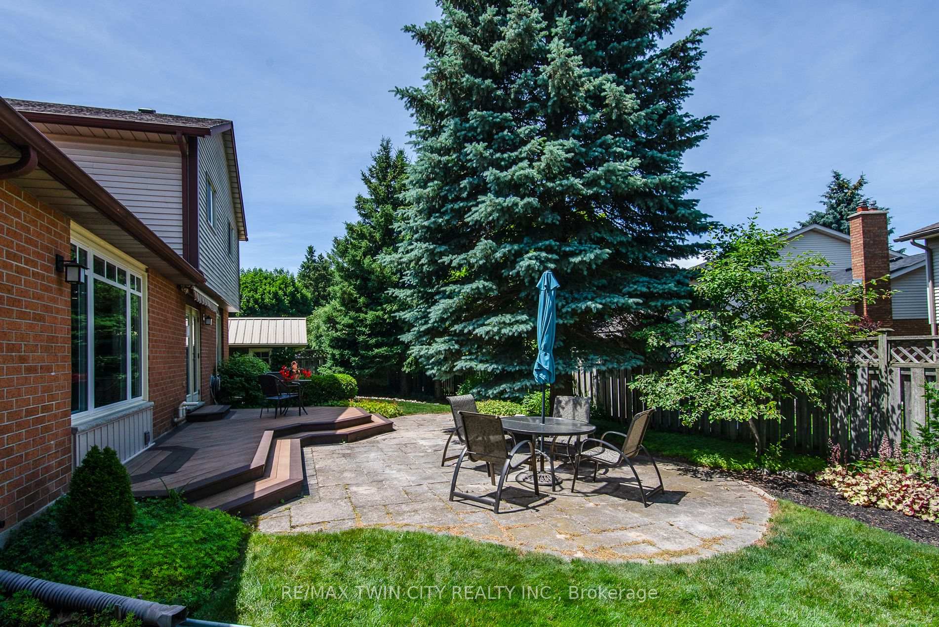 Photo 4 of 162 Ambleside Court, Waterloo — HOMEH