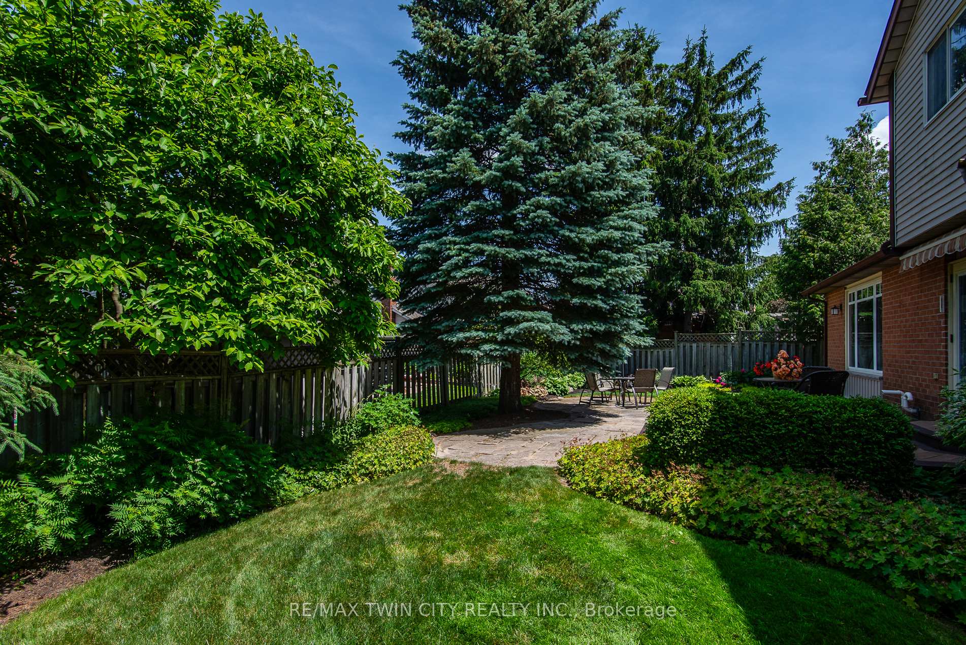 Photo 8 of 162 Ambleside Court, Waterloo — HOMEH