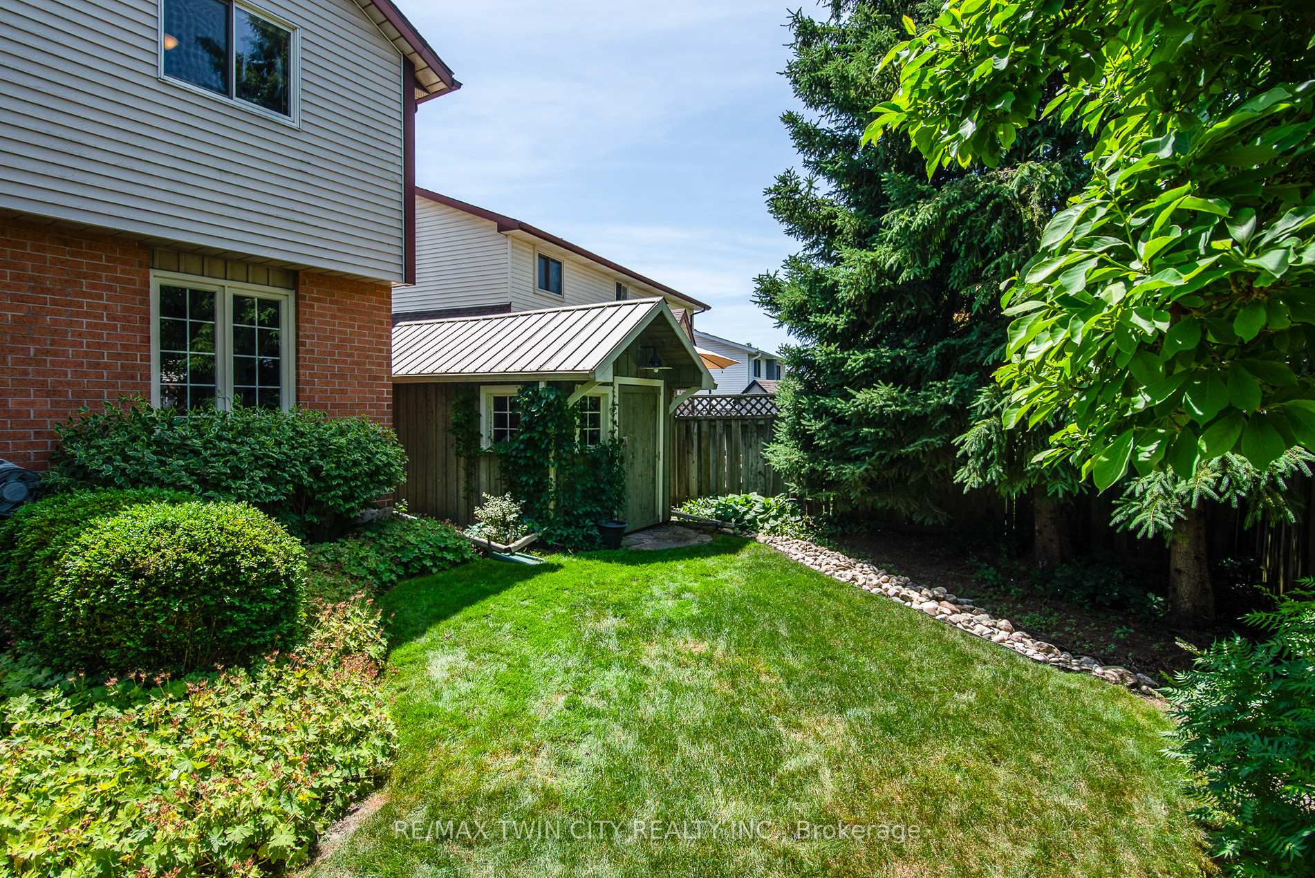 Photo 9 of 162 Ambleside Court, Waterloo — HOMEH