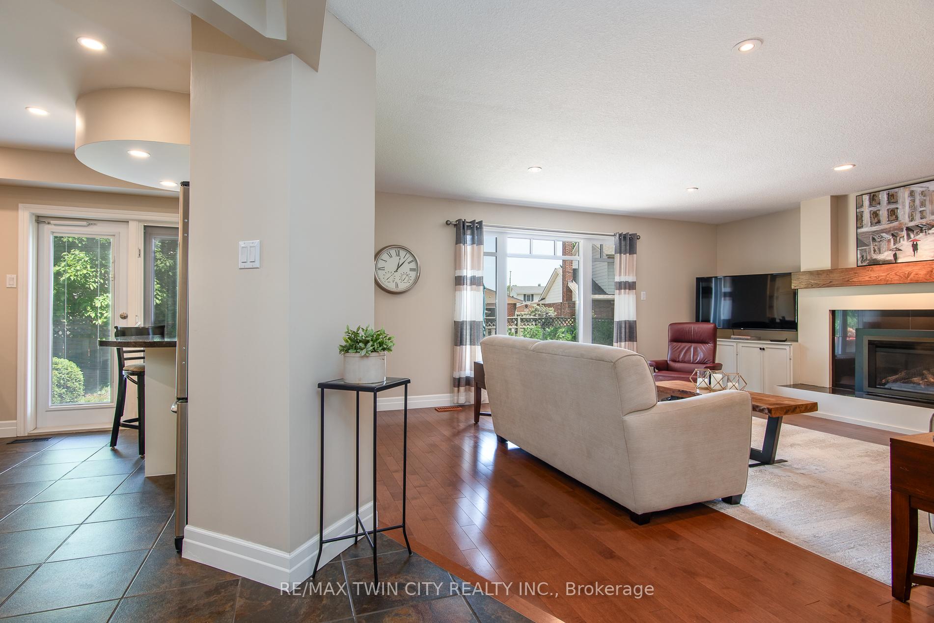Photo 13 of 162 Ambleside Court, Waterloo — HOMEH