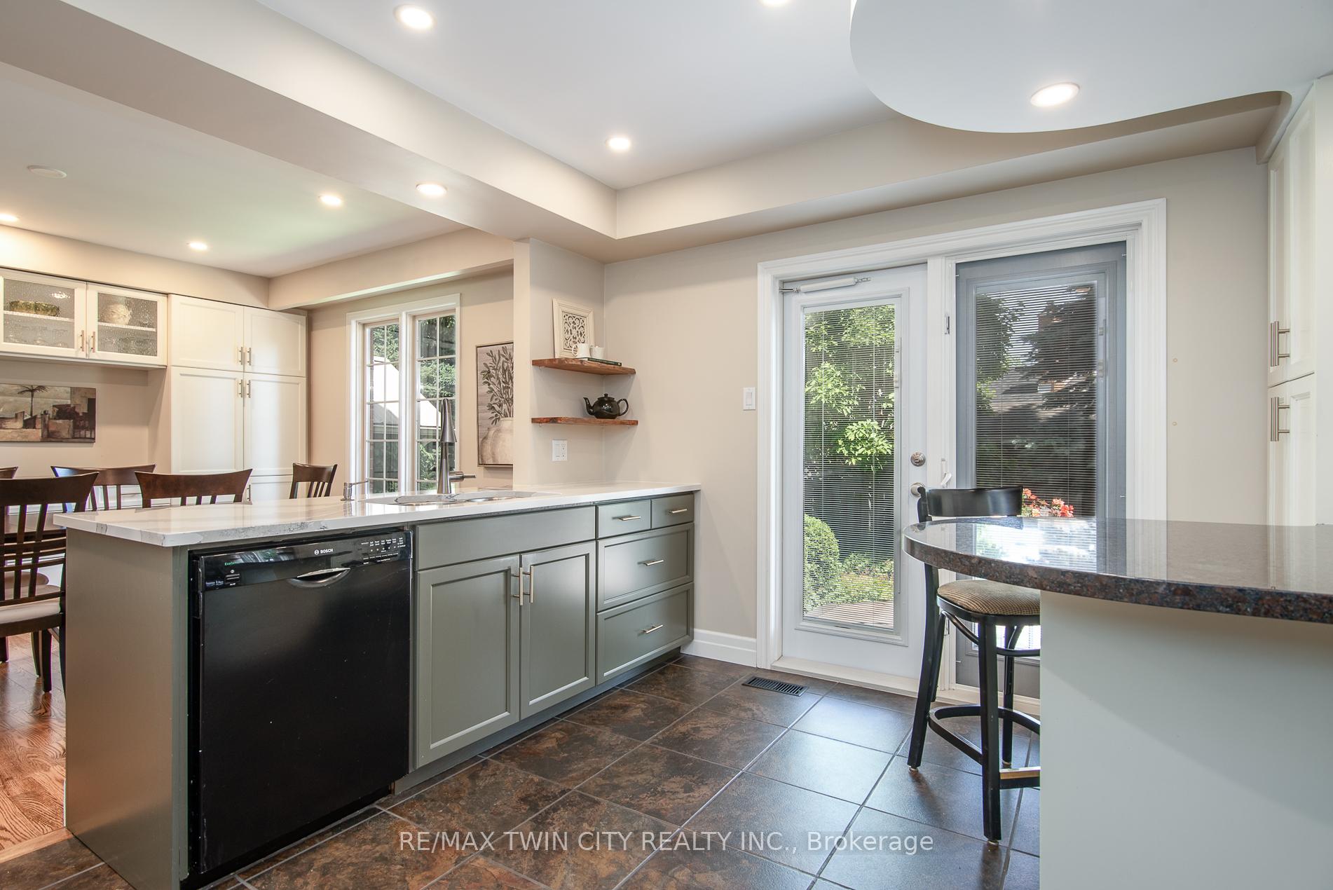 Photo 18 of 162 Ambleside Court, Waterloo — HOMEH