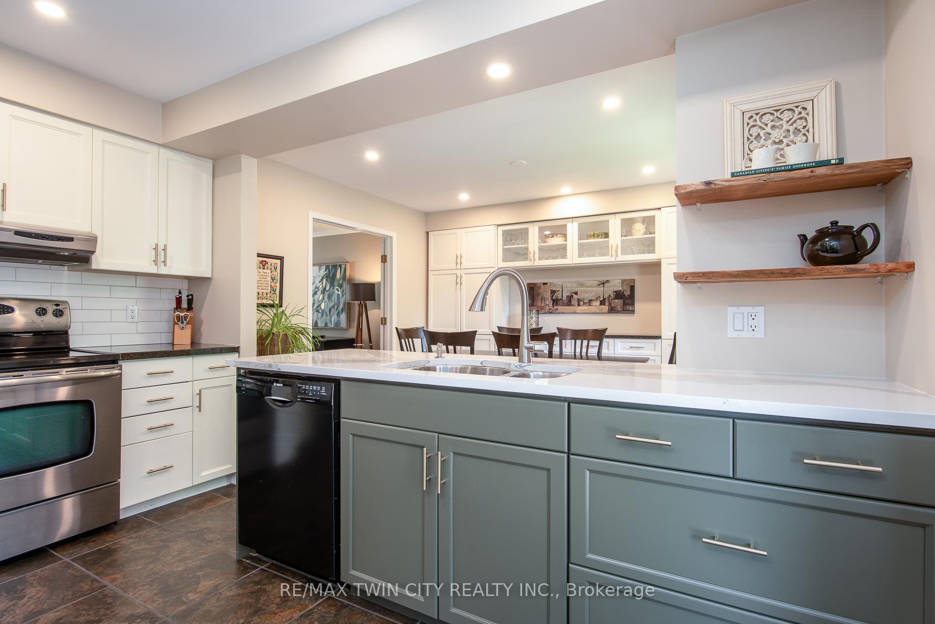 Photo 20 of 162 Ambleside Court, Waterloo — HOMEH