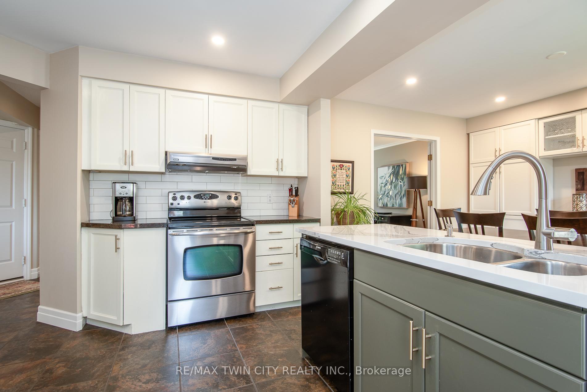 Photo 21 of 162 Ambleside Court, Waterloo — HOMEH
