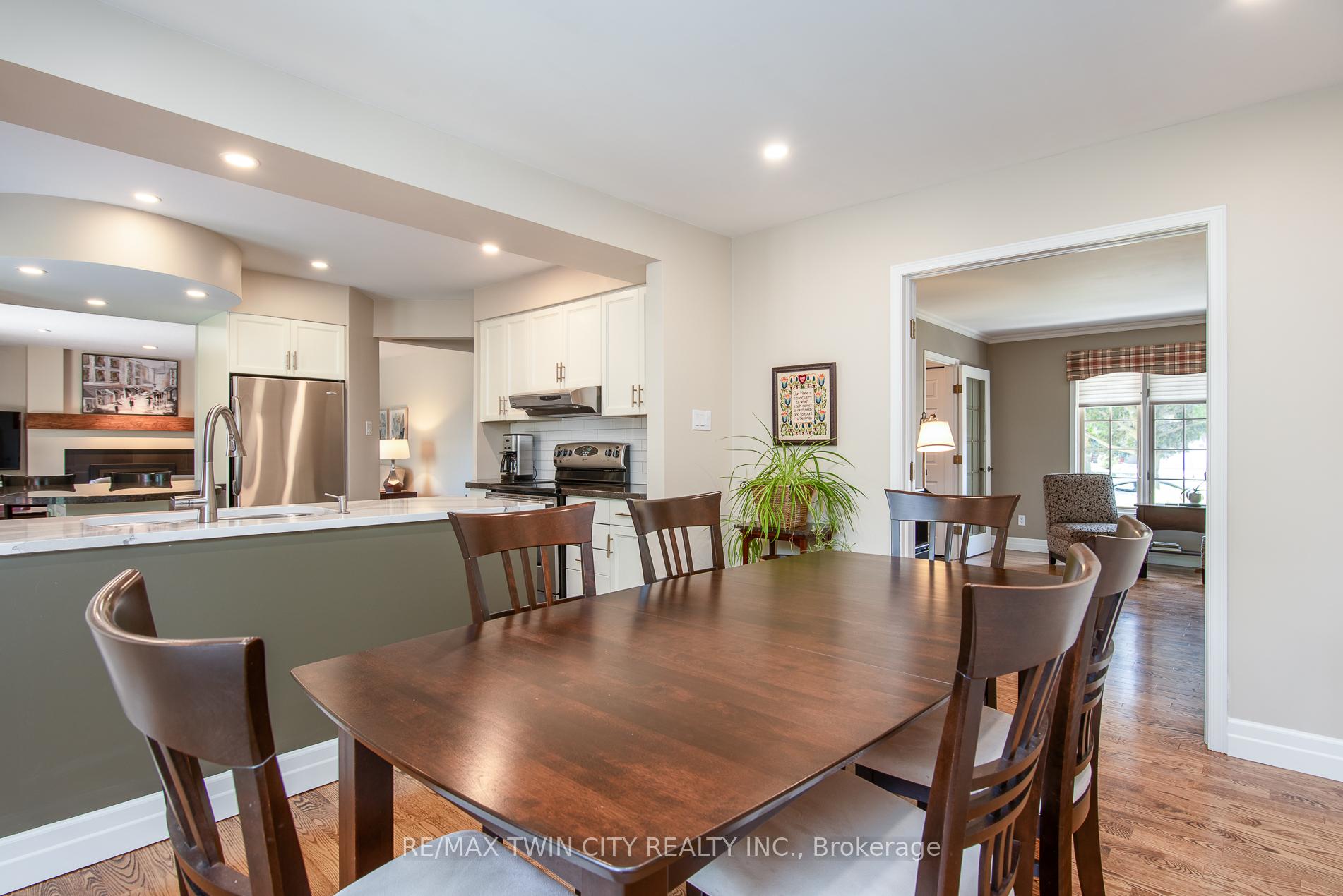 Photo 26 of 162 Ambleside Court, Waterloo — HOMEH