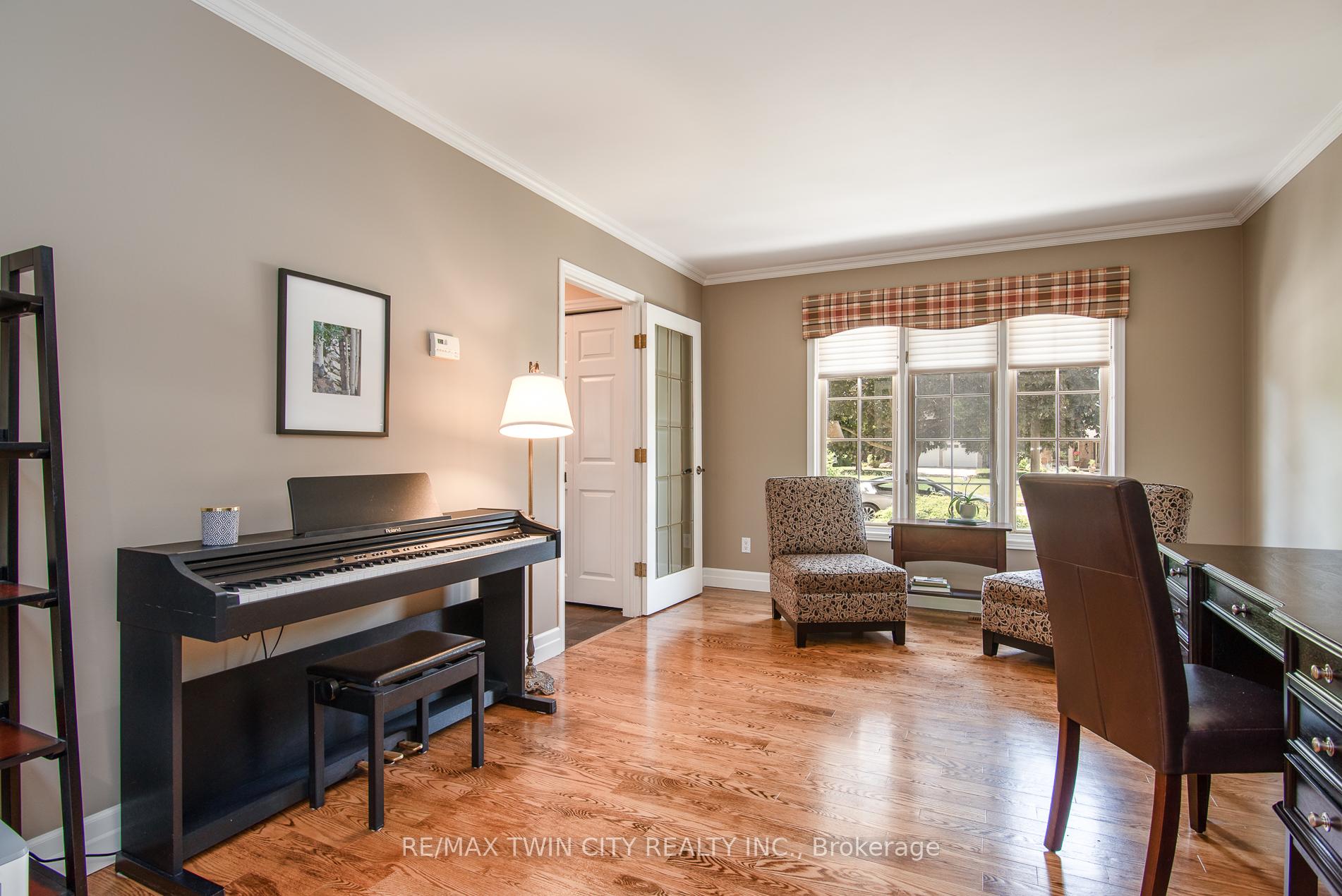 Photo 27 of 162 Ambleside Court, Waterloo — HOMEH